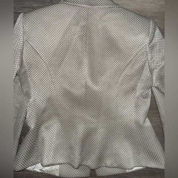 Giorgio Armani Women’s Gray Blazer - Picture 5 of 11